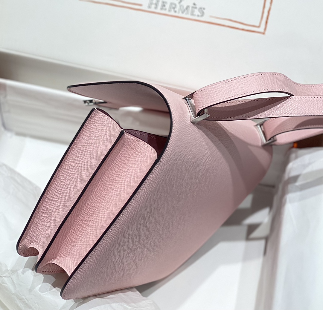 Hermes Constance 24cm Shoulder Bag In Light Pink Epsom Leather